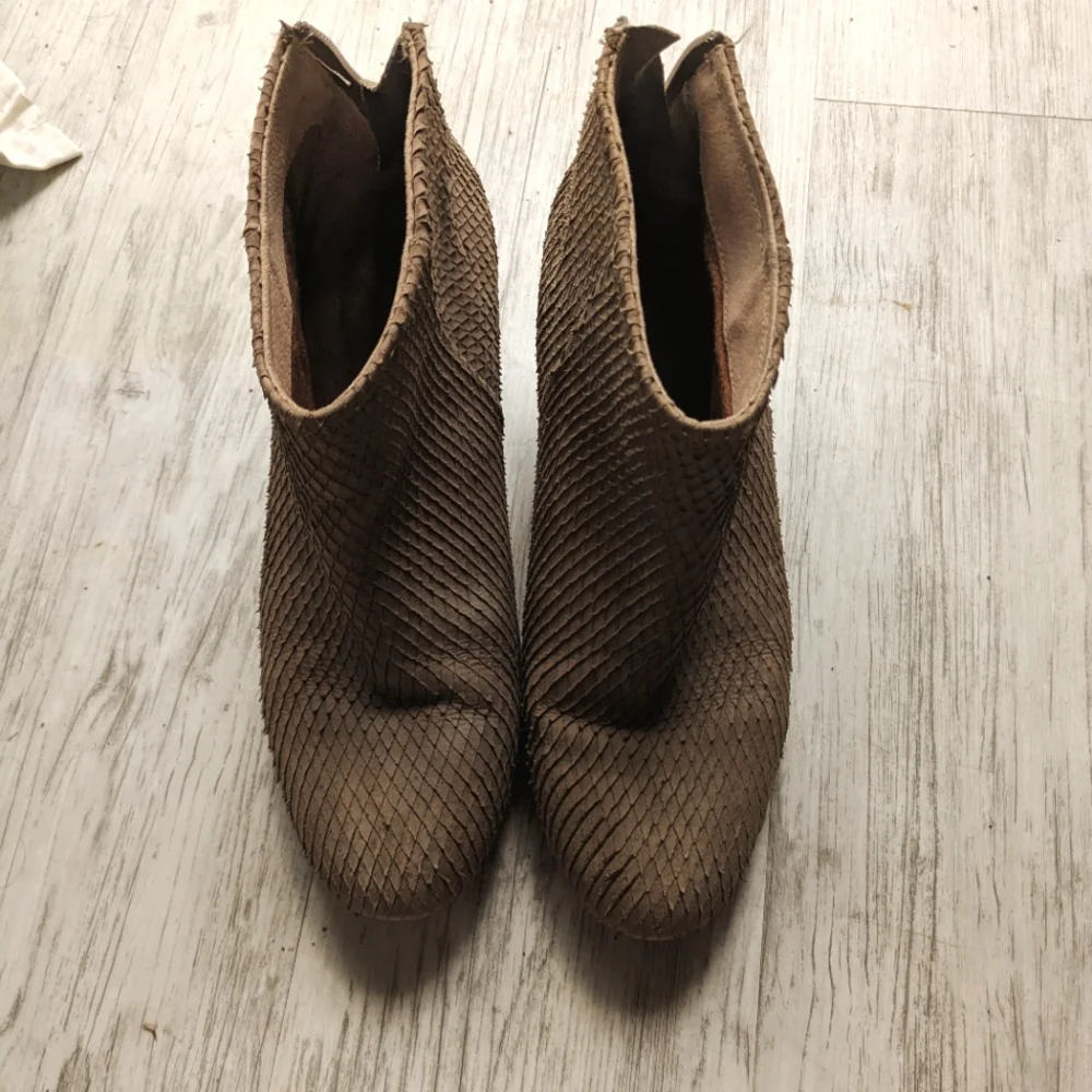 Anthropology Booties, sz8.5, grey - Picture 2 of 6